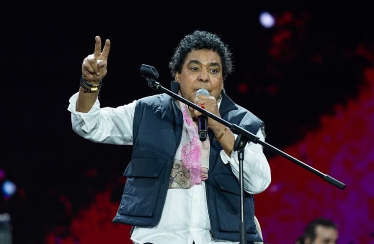 محمد منير يثير القلق حول وضعه الصحي بعد تأجيل حفله في الإسكندرية