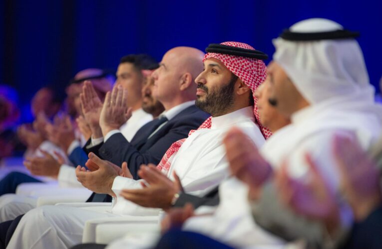 لقطة بين محمد بن سلمان ورونالدو في حفل ختام كأس العالم للرياضات الإلكترونية تثير تفاعلاً