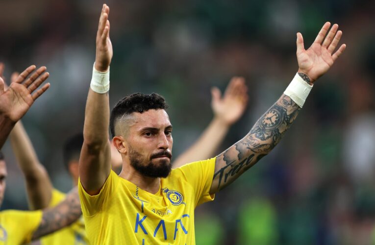 النصر السعودي وأليكس تيليس يفترقان.. إليك ما قدمه اللاعب مع النادي
