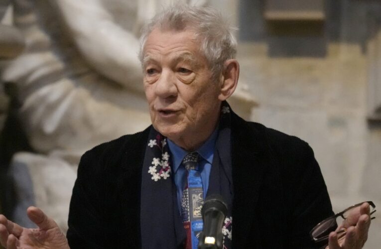 إيان ماكيلين: على صناع “سيد الخواتم” الإسراع إذا كانوا يريدون عودتي بدور “غاندالف”