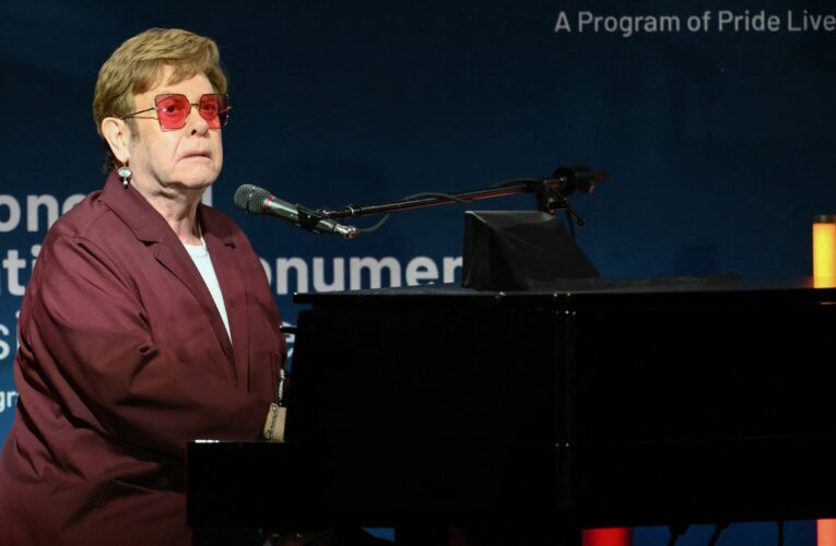 “يتعافى ببطئ”.. إلتون جون يعاني من عدوى “خطيرة” جعلته يرى بعين واحدة