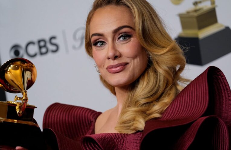 أديل ستأخذ استراحة من الغناء “لأجل غير مسمى”.. شاهد كيف أعلنت ذلك