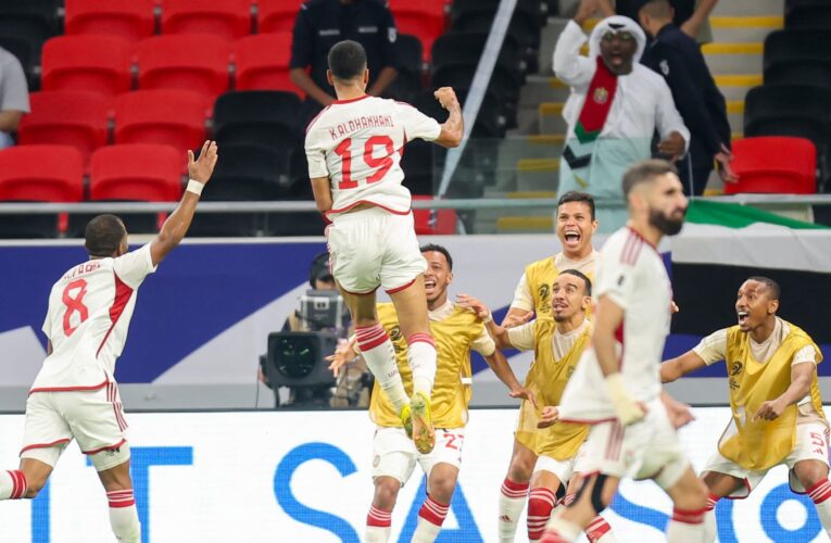 الإمارات تفوز على قطر بـ”ريمونتادا” في تصفيات كأس العالم وتعتلي الصدارة