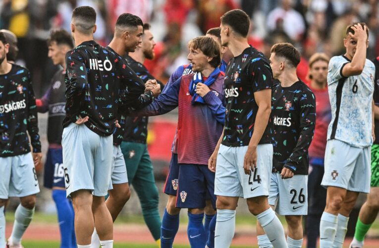 لقطة بين رونالدو ومودريتش على هامش مباراة البرتغال وكرواتيا “تلفت الأنظار”