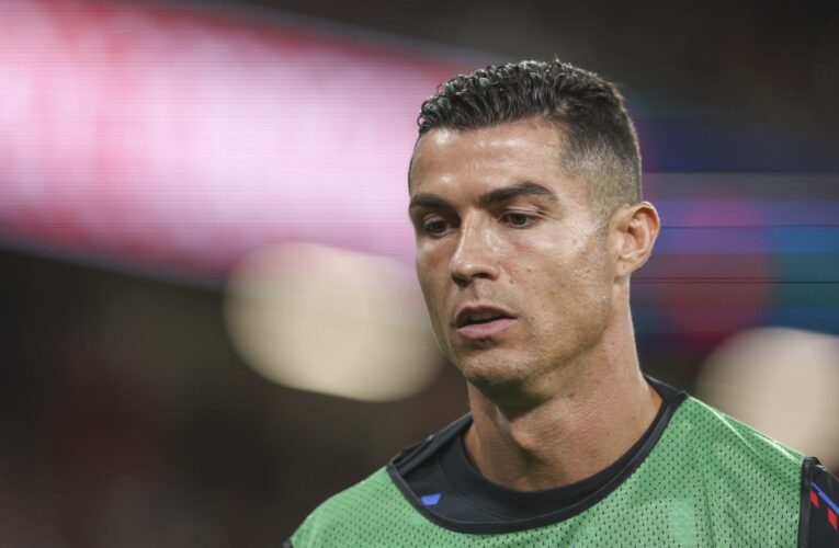 رونالدو يرشح هذا اللاعب للفوز بالكرة الذهبية.. ويكشف عن النادي “الأفضل على مر التاريخ”