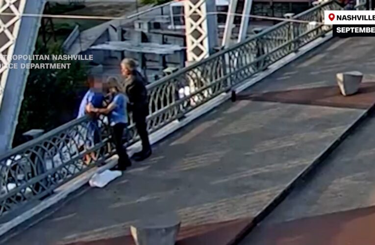 شاهد المغني بون جوفي ينقذ سيدة على حافة جسر حاولت القفز