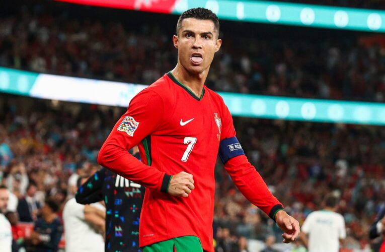 “الأسطورة” رونالدو يشعل التفاعل بوصول عدد متابعيه إلى مليار متابع بصفحاته بمواقع التواصل
