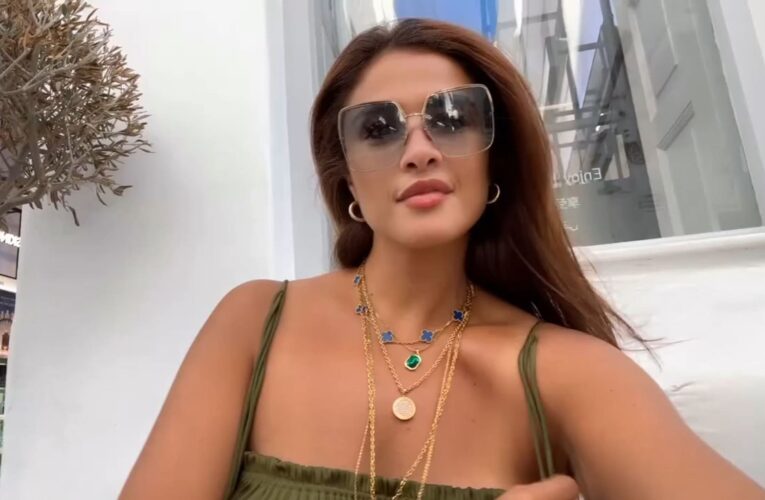 ياسمين عبد العزيز تستمع بوقتها قبل انطلاقة تصوير مسلسلها الرمضاني