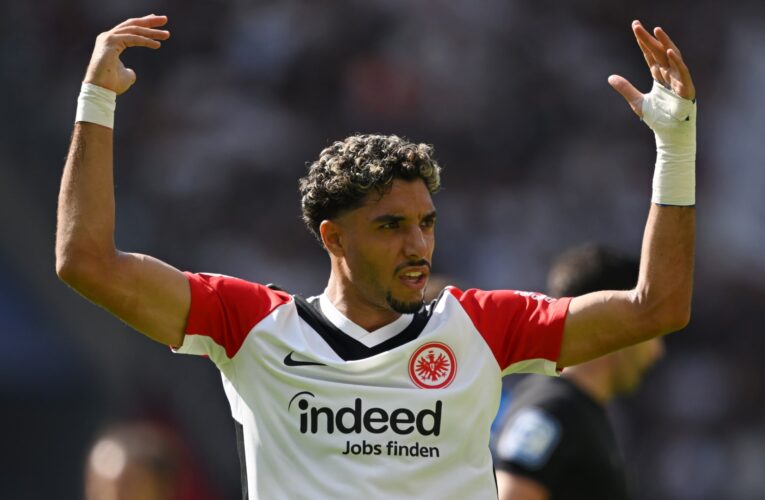 قاد فريقه لفوز جديد.. أداء عمر مرموش في الدوري الألماني يشعل تفاعلاً