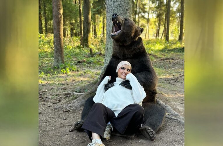 “بغيت أموت”.. سارا الودعاني في لقطات طريفة مع دب روسي