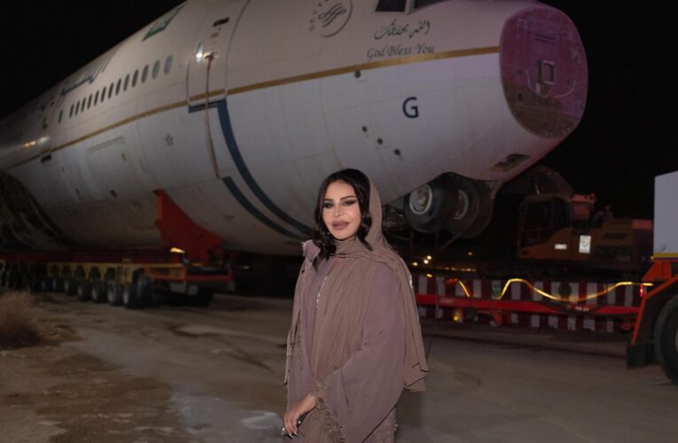 وصفتها بـ “لحظات تاريخية”.. هكذا تفاعلت أحلام مع وصول طائرات السعودية إلى الرياض