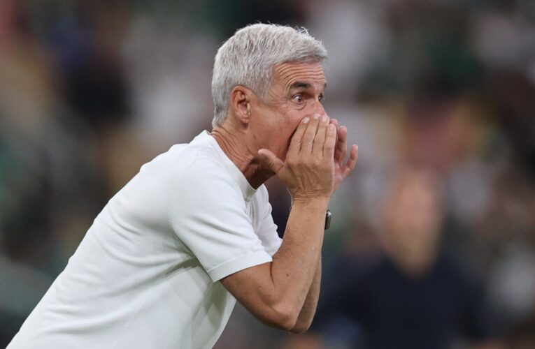 النصر ينهي علاقته بمدربه لويس كاسترو