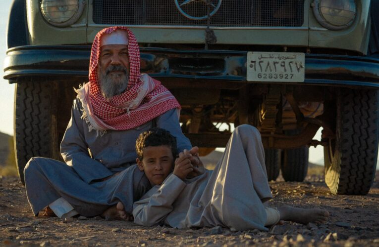 “قيامة ليّام تقترب”.. الصور الأولى من الفيلم السعودي “هوبال” للمخرج عبد العزيز الشلاحي
