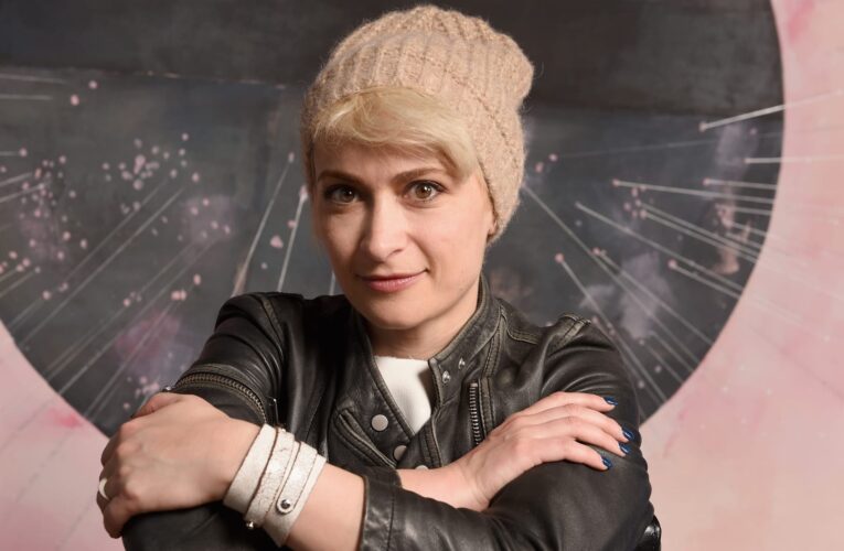 العرض الأول لفيلم “Rust” بعد 3 سنوات من مقتل مديرة تصويره هالينا هاتشينز