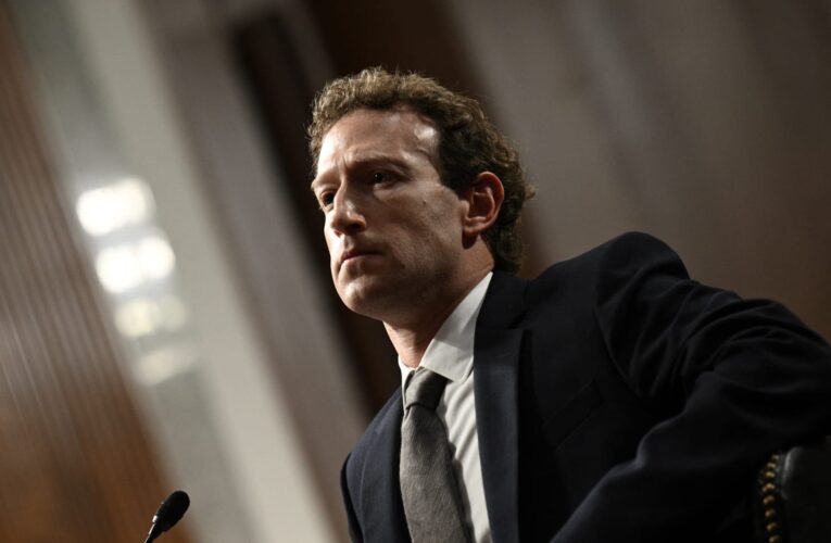 مارك زوكربيرغ يتجاوز بيزوس ليُصبح ثاني أغنى رجل بالعالم.. كم بلغت ثروته؟