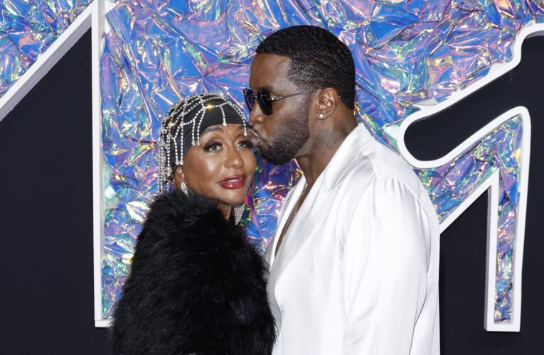 والدة شون كومز “مدمرة” بسبب الاتهامات الموجهة إليه