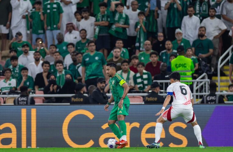 هذا ما فعله لاعبو السعودية مع الجماهير بعد الخسارة من اليابان