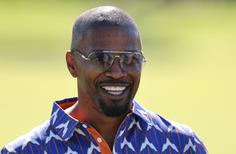 أحاط وضعه الصحي بالغموض.. جيمي فوكس يعود إلى المسرح بعد غياب 18 عامًا