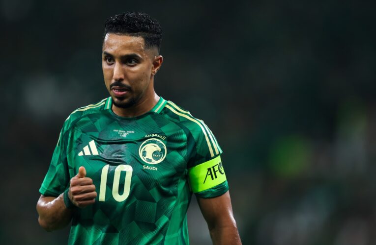 تعليق “ساخر” من أمير سعودي بعد مطالب بإبعاد سالم الدوسري عن المنتخب
