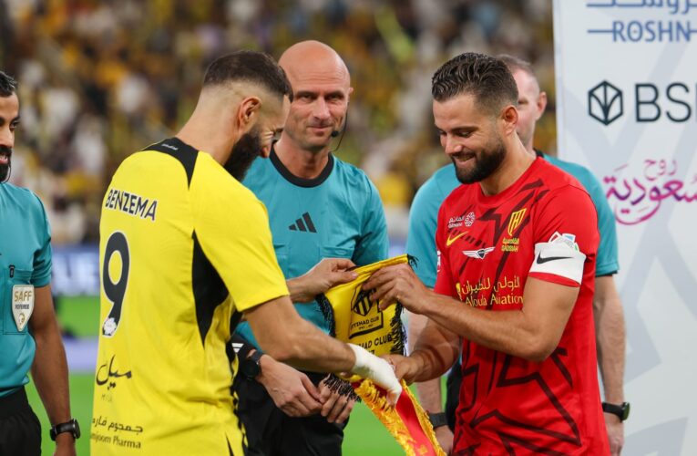 لقطة خطفت الأنظار.. هذا ما فعله بنزيما مع ناتشو على هامش مباراة في الدوري السعودي