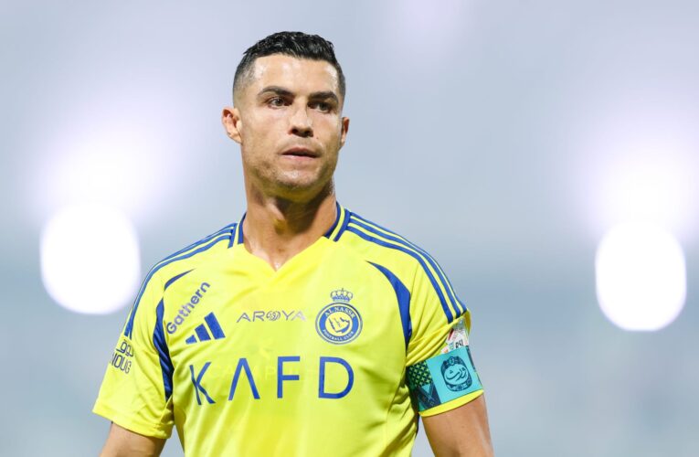لقطة جذبت الأنظار.. هذا ما فعله رونالدو عند رؤيته لاعب النصر السعودي السابق ماشاريبوف