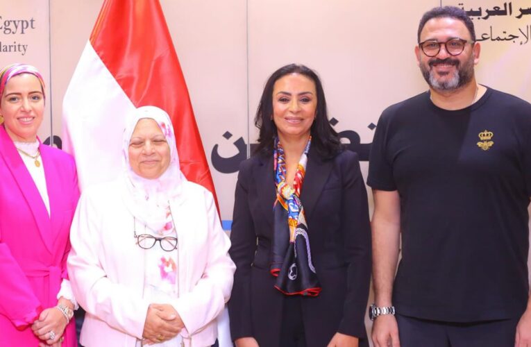 “الأب القدوة”.. أكرم حسني يحظى بتكريم خاص عن دوره بمسلسل “بابا جه”