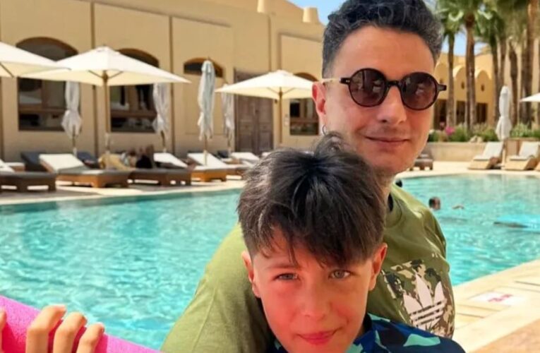 أحمد الفيشاوي ينشر صورا جديدة مع ابنه.. وتفاعل على الشبه بينهما