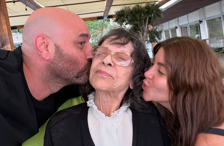 سامية جزائري تخطف القلوب في صورة مع نور علي وشادي الصفدي