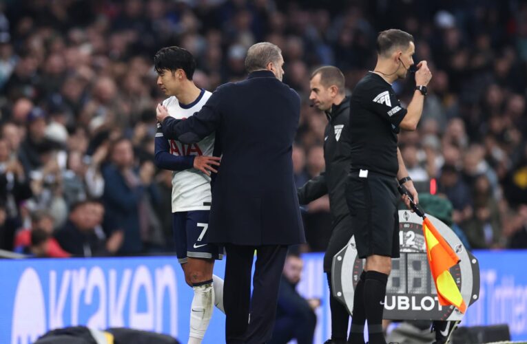 تصرف غير متوقع من سون بعد استبداله خلال مباراة في الدوري الإنجليزي