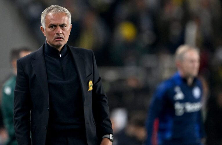 فرحة جنونية من مورينيو بهدف فوز فنربخشة عن طريق سفيان أمرابط