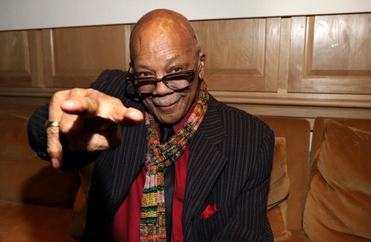 نعاه كاظم الساهر.. كوينسي جونز ترك بصمته على مغنين عرب أيضا