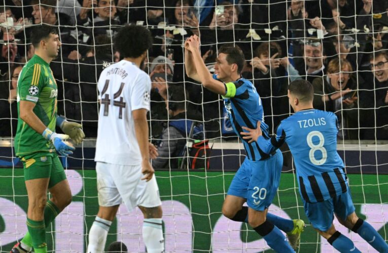 “قد لم ترَ مثلها من قبل”.. لاعب أستون فيلا يتسبب بركلة جزاء “غريبة” في دوري أبطال أوروبا