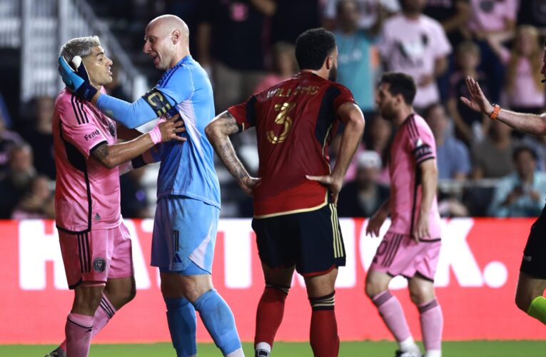 بعدما رفض حصول ميسي على الكرة.. هذا ما فعله سواريز مع حارس المنافس في الدوري الأمريكي