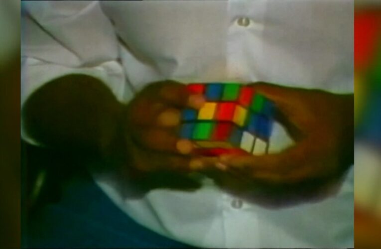 بيعت حوالي نصف مليار وحدة.. ما قصة مكعب روبيك الشهير الذي يبلغ عمره 50 عامًا الآن؟