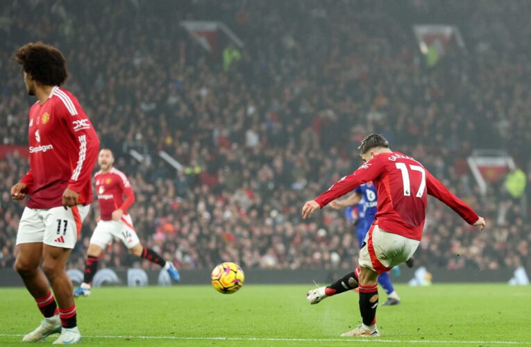 لاعب مانشستر يونايتد يسجّل هدفًا عالميًا في الدوري الإنجليزي وسط إشادة جمهور الكرة