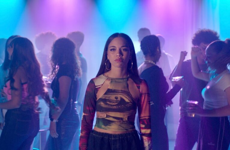 “مين يصدق”.. أشرف عبدالباقي أمام عدسة ابنته زينة السينمائية في أول فيلم روائي طويل لها