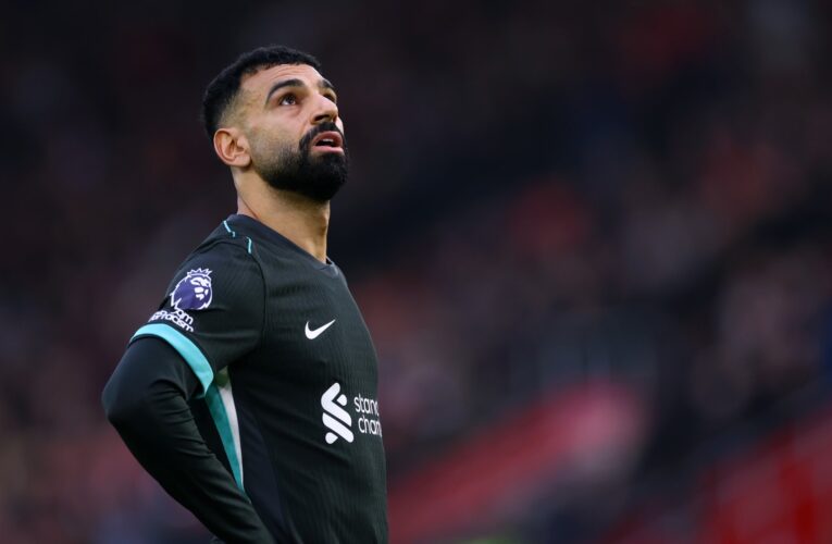 مدافع ليفربول السابق يشن هجوما لاذعا على محمد صلاح بسبب تصريحاته عن تجديد العقد