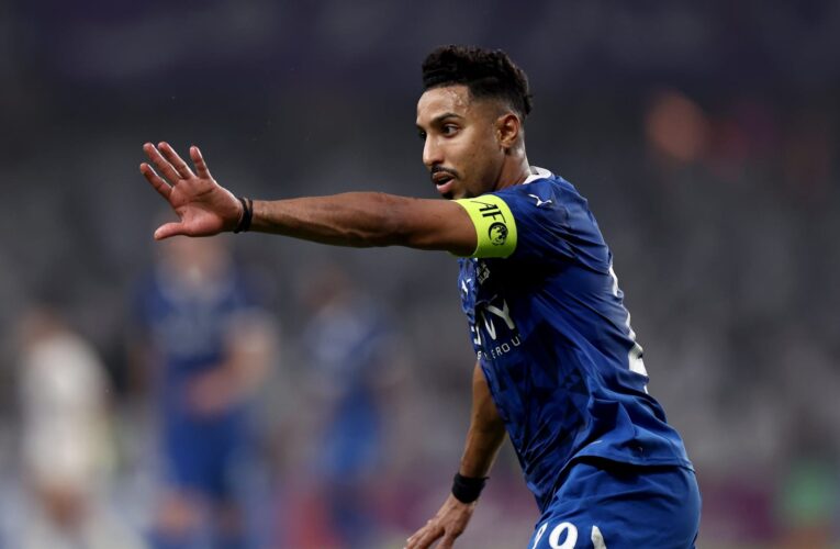 مباراة الهلال والسد.. لقطة بين سالم الدوسري وجمهور المنافس تخطف الأنظار