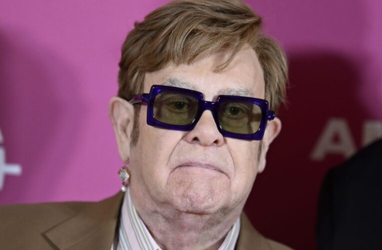 إلتون جون مُصارحًا جمهوره: فقدت بصري