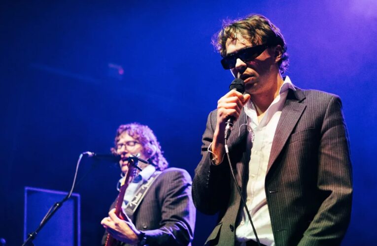 فرقة Sports Team البريطانية تتعرض للسرقة تحت تهديد السلاح في كاليفورنيا