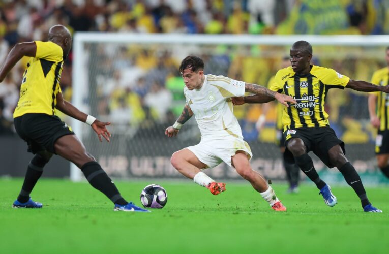 مشاجرة بين بنزيما وأوتافيو خلال مباراة الاتحاد والنصر