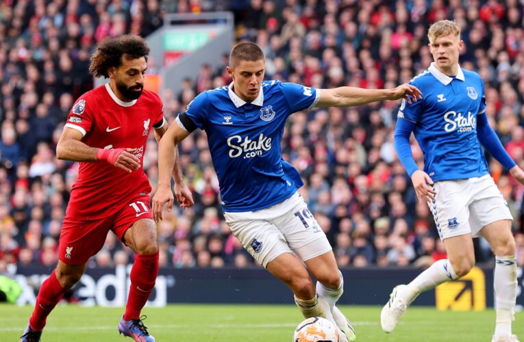 تأجيل مباراة ليفربول وإيفرتون في الدوري الإنجليزي.. ما السبب؟