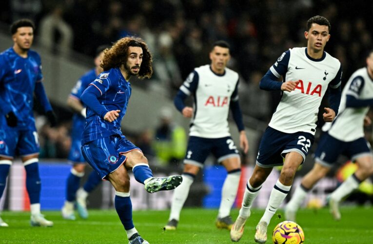 لاعب تشيلسي كوكوريلا يتعرض لموقف غريب خلال مواجهة توتنهام.. هذا ماحدث معه