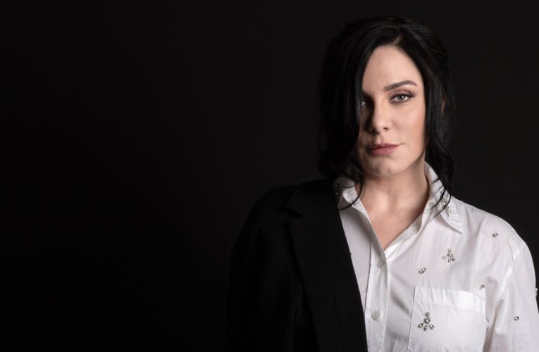 سلاف فواخرجي: “لن أتنكر لما كنت عليه سابقا” وأتمنى “سوريا العلمانية المدنية”