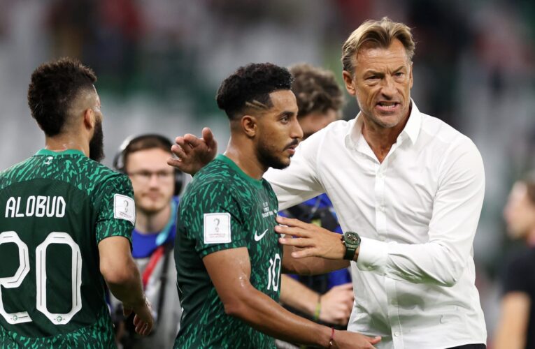 ماذا دار بين رينارد واللاعبين بعد سوء نتائج المنتخب السعودي؟