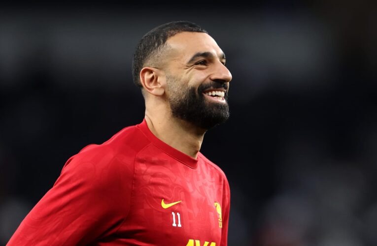 محمد صلاح ينشر صورة من احتفاله وأسرته بعيد الميلاد