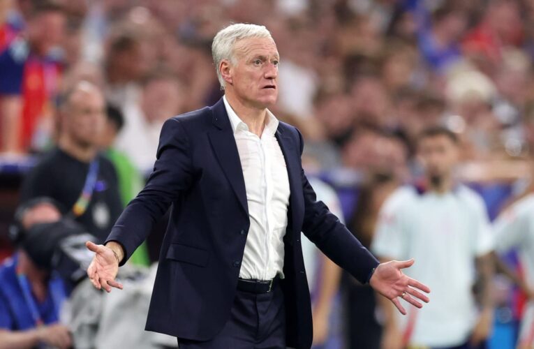 ديشان يحدد موعد رحيله عن تدريب منتخب فرنسا