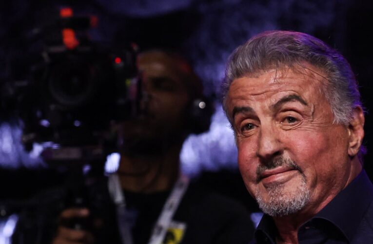 بسبب الذكاء الاصطناعي.. النسخة الفرنسية من فيلم سيلفستر ستالون الجديد تواجه أزمة