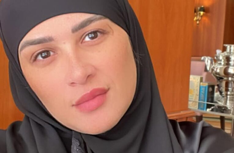 مصر.. ياسمين عبدالعزيز تعلن وفاة والدها والعوضي يعزيها