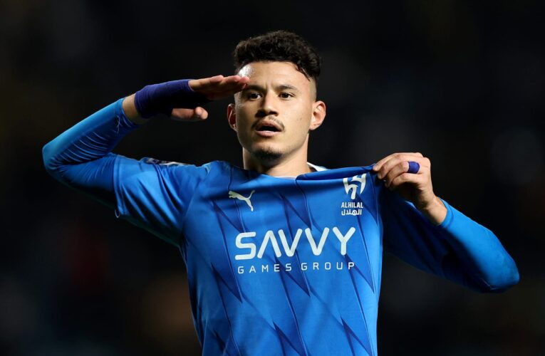 بهذه الطريقة.. مهاجم الهلال يسجّل هدفاً “عالمياً” في الدوري السعودي